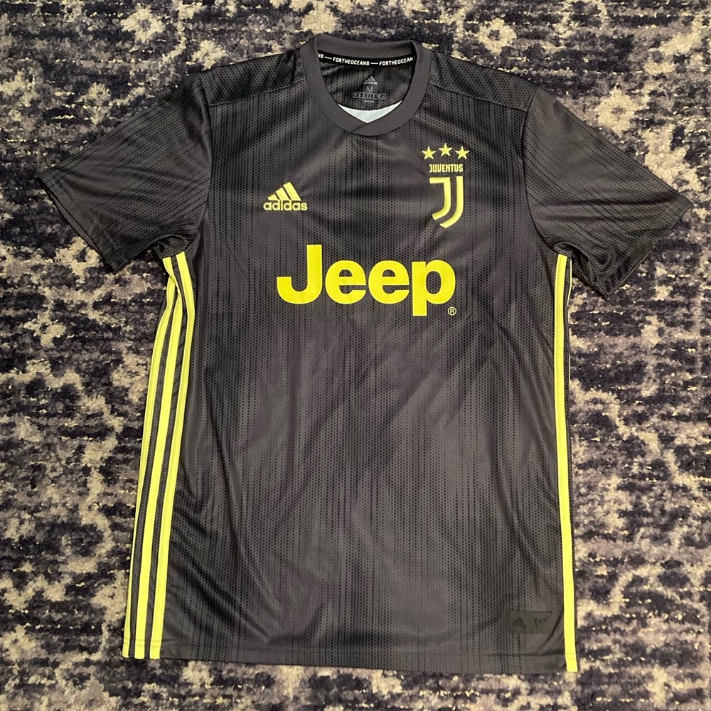 Juventus 18/19 Black and Gold Adidas
Soccer Jersey